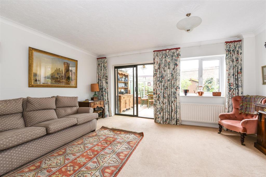 Walk, Chichester 3 bed terraced house £1,350 pcm (£312 pw)