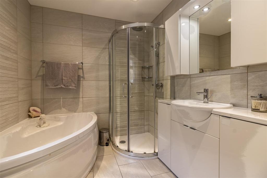 Bathroom 2nd.jpg