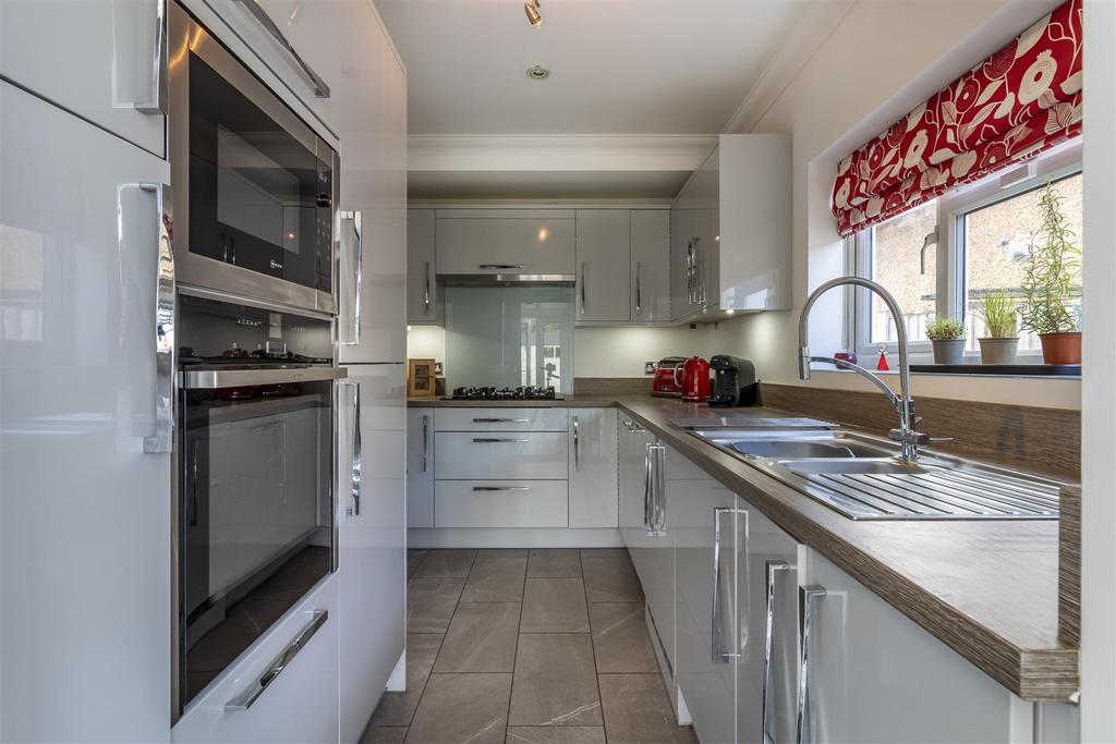 Kitchen 1.jpg