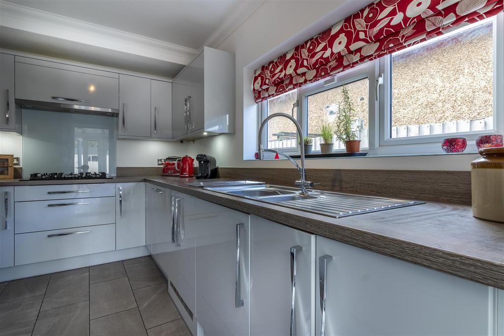 Kitchen 2.jpg
