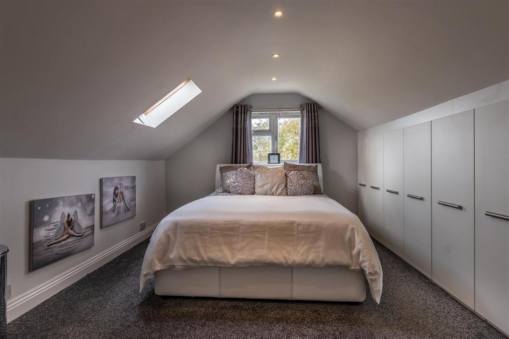 Bedroom 1.jpg
