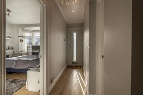 15 Vincent Close, Corringham, Stanford-le-hope, SS17 7QL