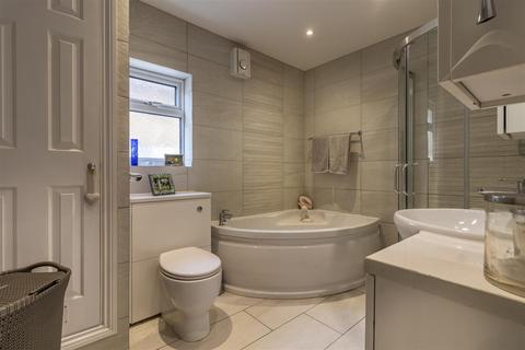 15 Vincent Close, Corringham, Stanford-le-hope, SS17 7QL