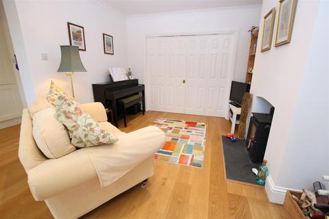 19 Chard Road, Exeter, EX1 3AY