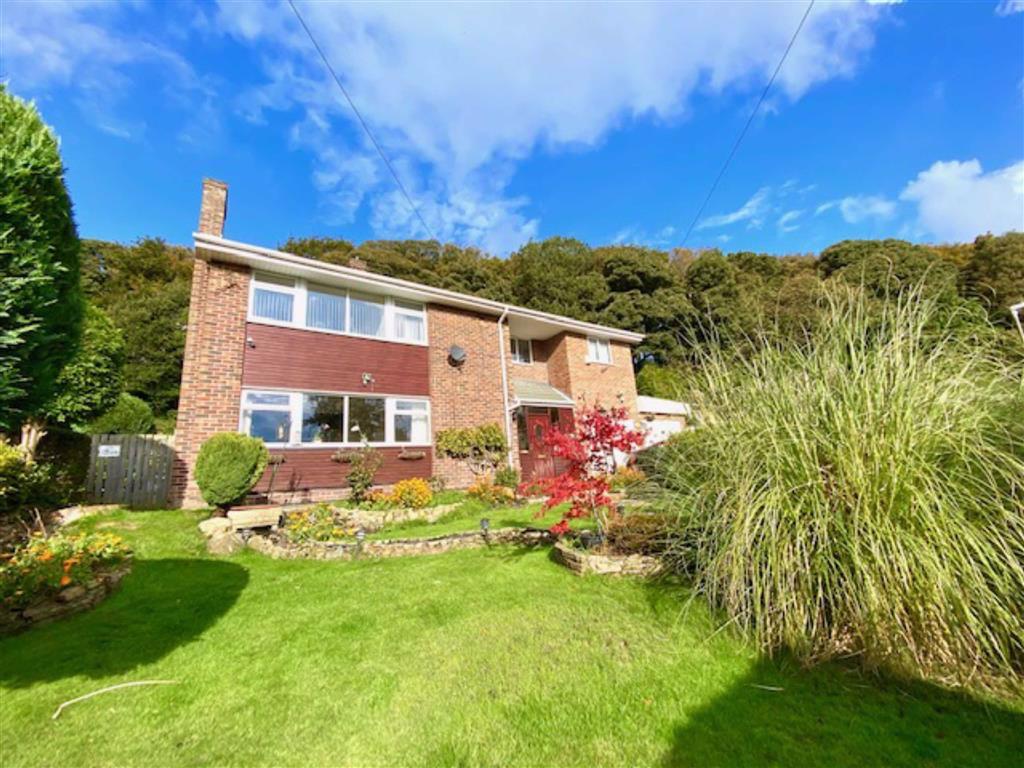 Brian Royd Lane, Greetland, Halifax, HX4 6 bed detached house £475,000