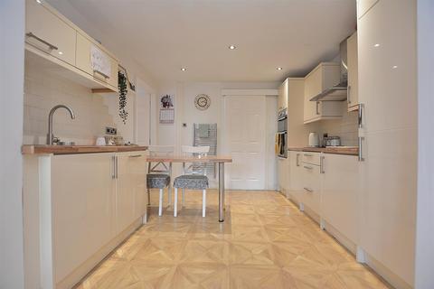 9 Brookvale Close, Mansfield, NG18 3LX