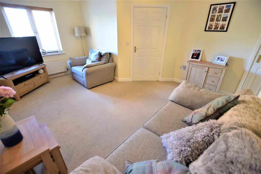 Malin Parade, Portishead 3 bed semidetached house £315,000