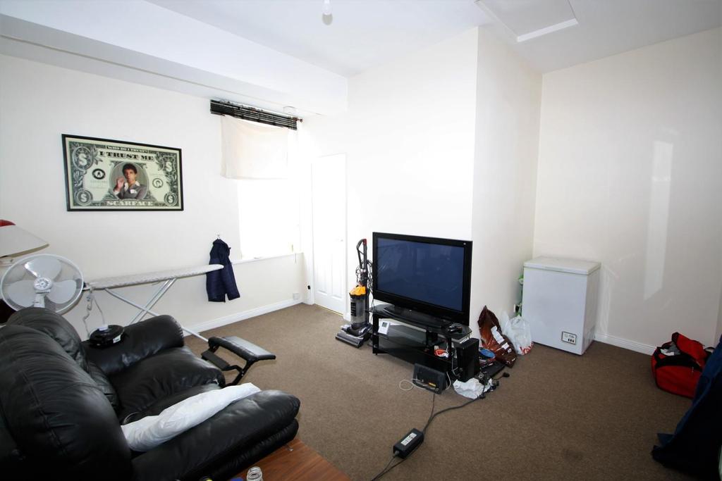 Flat 5 pic 5.JPG