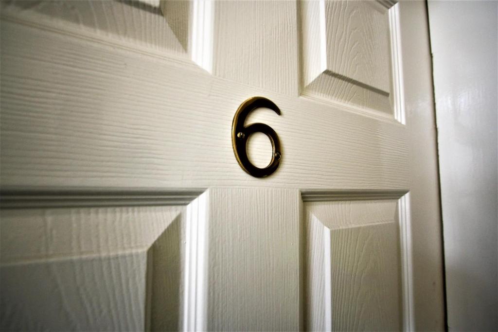 Flat 6 pic 1.JPG