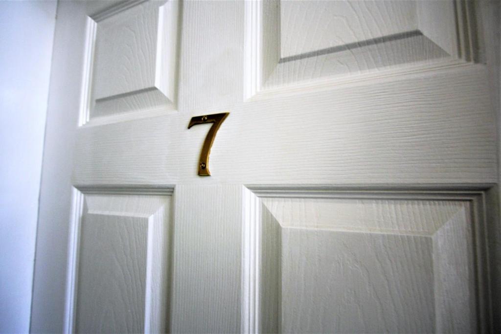 Flat 7 pic 1.JPG