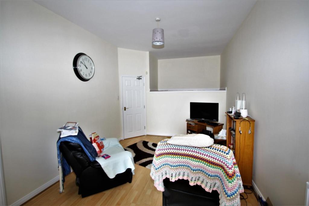 Flat 8 pic 5.JPG