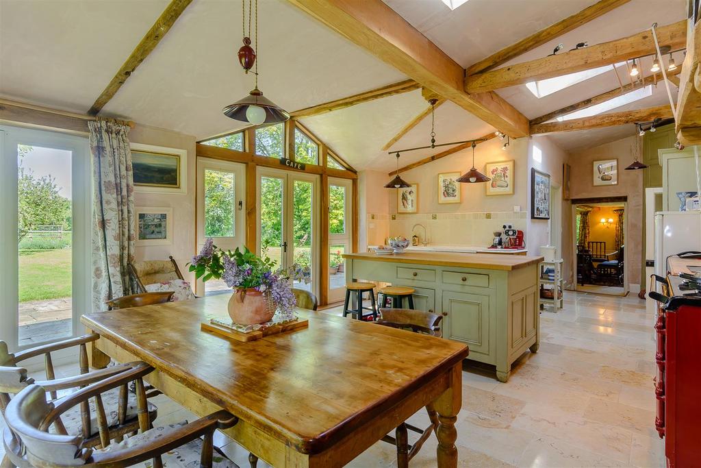 8342044-interior09.jpg