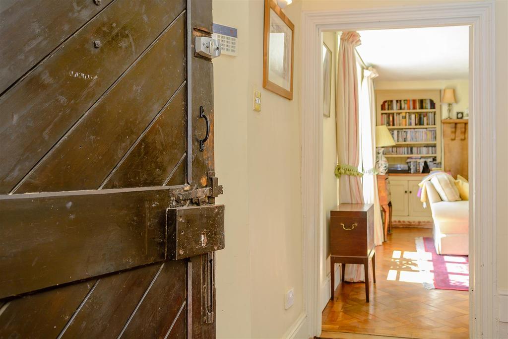 8342044-interior20.jpg