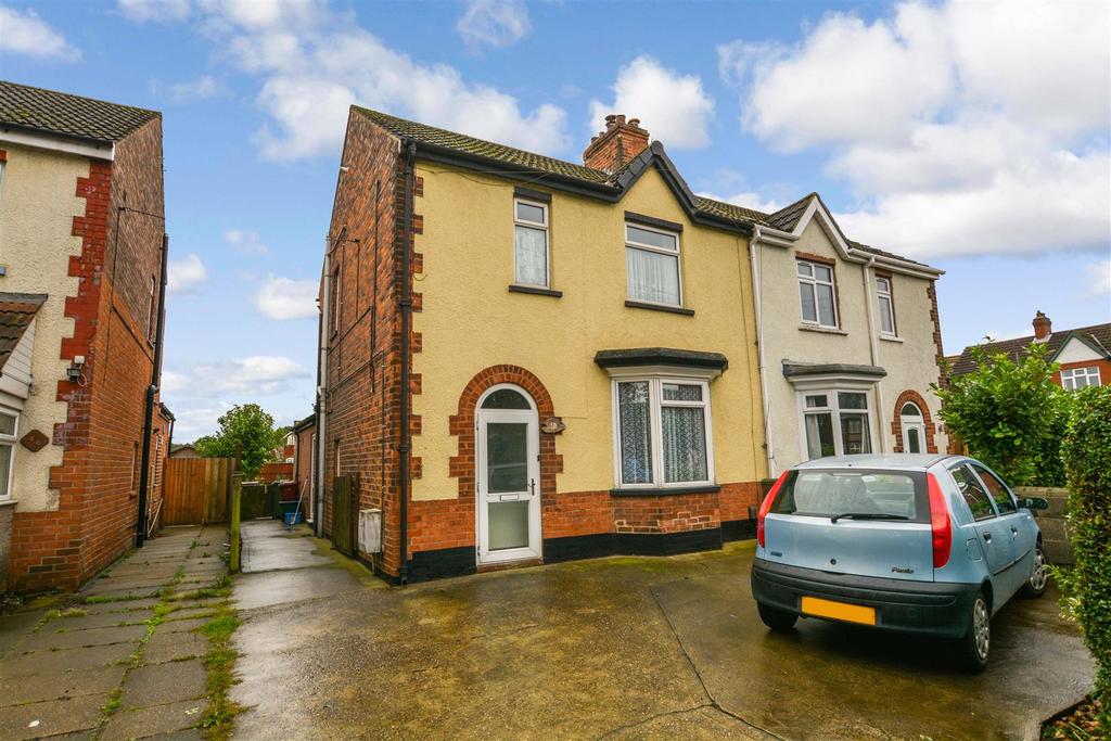 Ferry Road, Scunthorpe 3 bed semidetached house £120,000