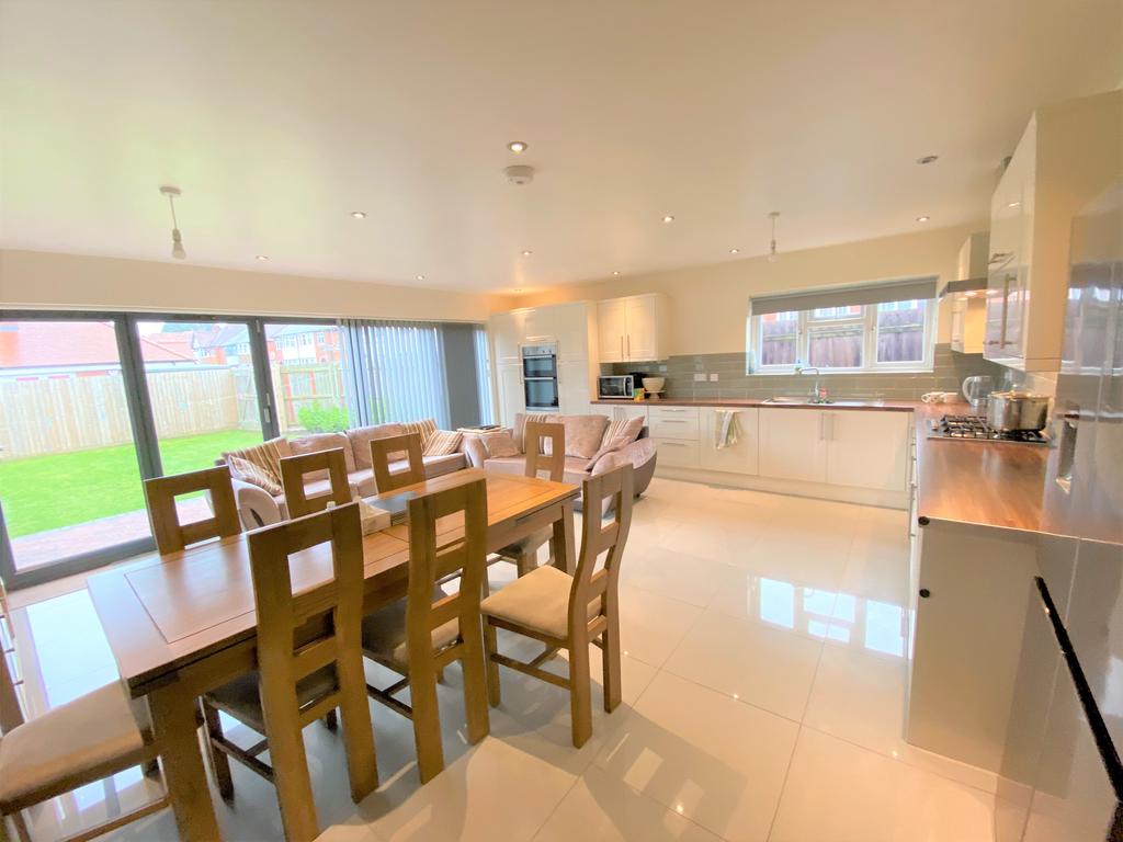 Elmfield Avenue, Birstall... 4 bed semidetached house £390,000