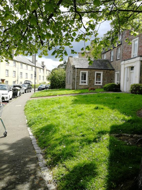 Cameron House Avenue, Prestonfield, Edinburgh, EH16 1 bed flat £695 pcm (£160 pw)