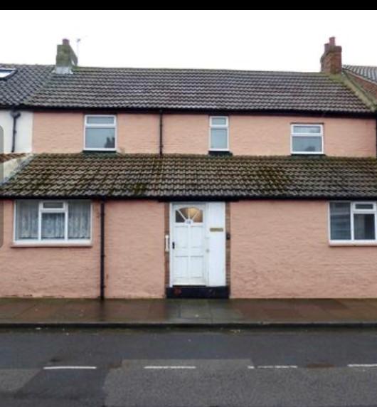 High Street West, Redcar TS10 4 bed terraced house £62,000