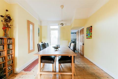 63 Braemar Road, Brentford, TW8 0NS