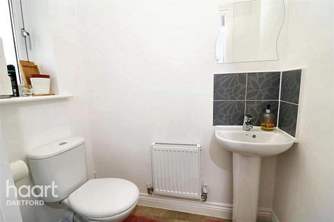 3 bedroom end of terrace house to rent, Henslow Crescent, Dartford