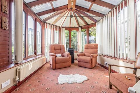 49 Canada Drive, Rawdon, Leeds, LS19 6LU