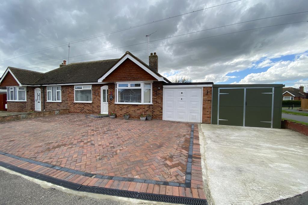 Levett Close, Polegate, East Sussex, BN26 2 bed bungalow £290,000
