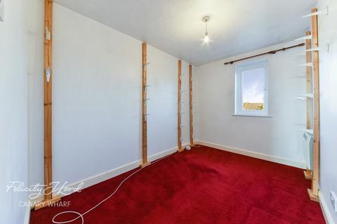 13 Ferguson Close, London, E14 3SH