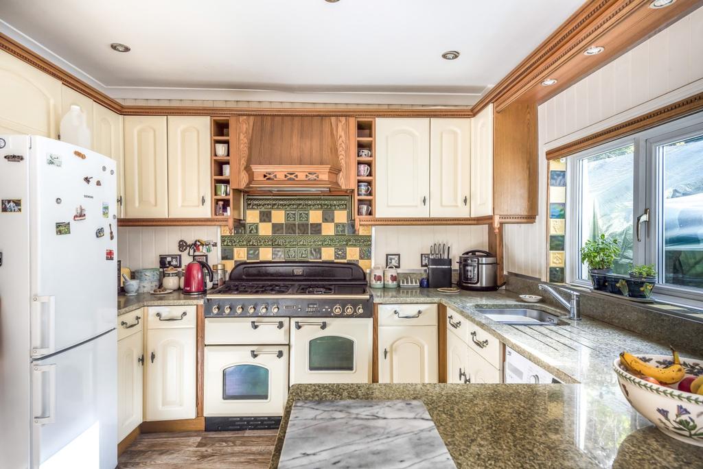 Send Hill, Send, Woking, GU23 3 bed detached bungalow £550,000