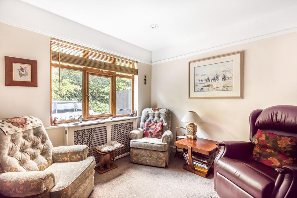 Send Hill, Send, Woking, GU23 3 bed detached bungalow £550,000