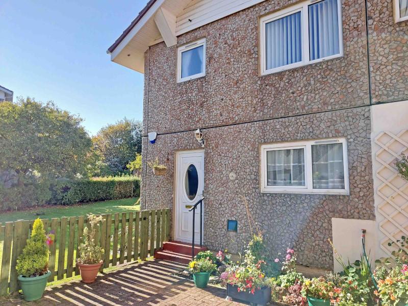 Fairhaven, Dunoon, PA23 2 bed flat £80,000