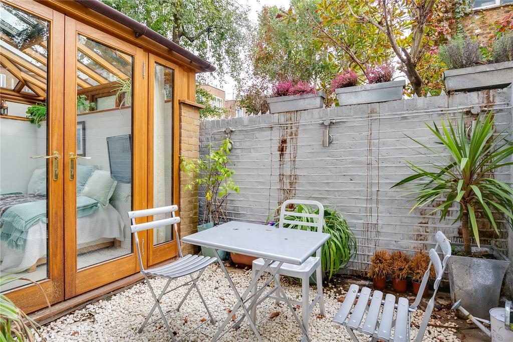 St Olafs Road, Munster Village, Fulham, London 2 bed flat for sale £