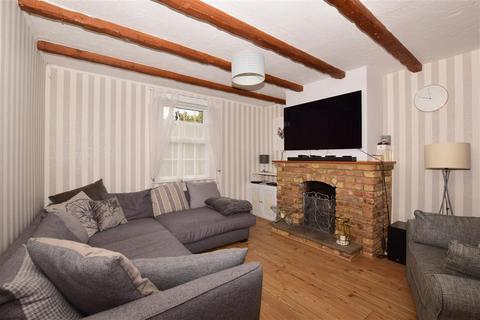 255 Kingston Road, Leatherhead, KT22 7PE