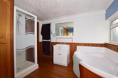 255 Kingston Road, Leatherhead, KT22 7PE