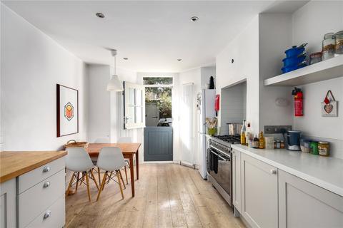 3 bedroom flat to rent, Alconbury Road, London, E5
