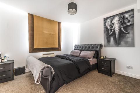 28 Gilbert Close, London, SE18 4PT