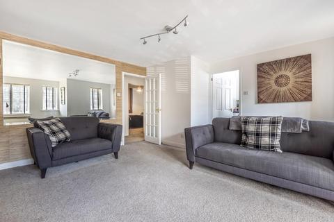 28 Gilbert Close, London, SE18 4PT