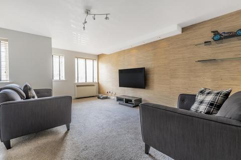 28 Gilbert Close, London, SE18 4PT