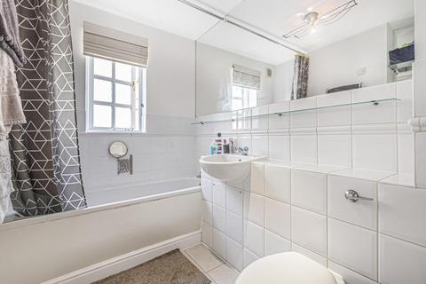 28 Gilbert Close, London, SE18 4PT