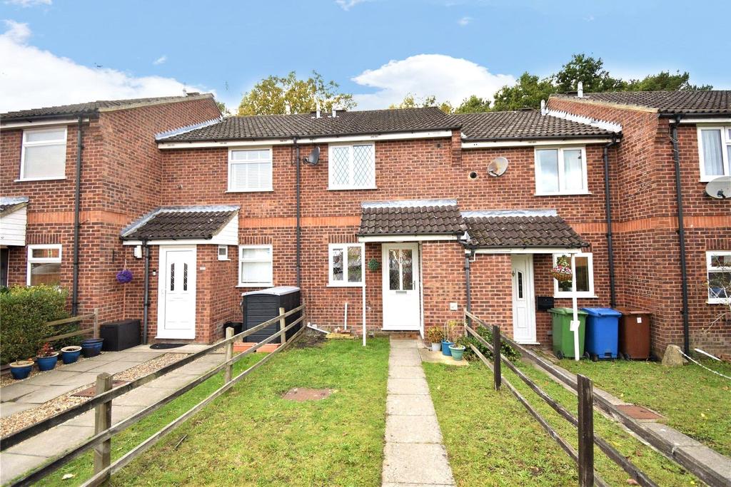 Isis Way, Sandhurst, Berkshire, GU47 2 bed terraced house £290,000