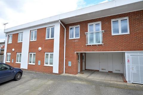 2 bedroom apartment to rent, Smarts Lane, Loughton, IG10