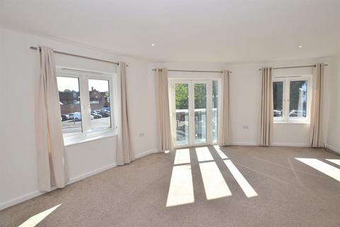 2 bedroom apartment to rent, Smarts Lane, Loughton, IG10