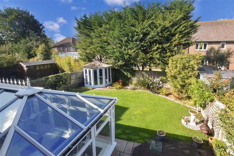 12 Deans Close, Fontwell, Arundel, BN18 0SJ