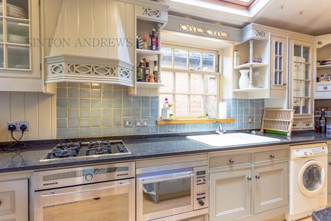 14a Amherst Road, London, W13 8ND