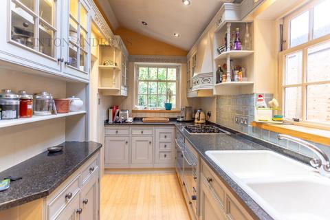 14a Amherst Road, London, W13 8ND