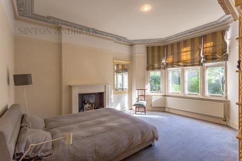 14a Amherst Road, London, W13 8ND