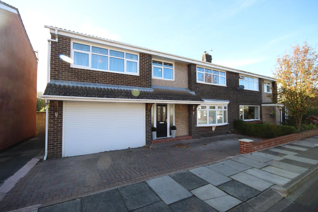 Wallridge Drive, Holywell, Whitley... 4 bed semidetached house £275,000