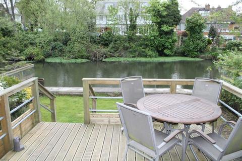 12 Tallow Road, Brentford, TW8 8EU