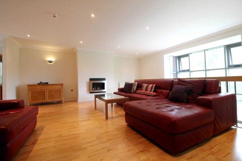 12 Tallow Road, Brentford, TW8 8EU