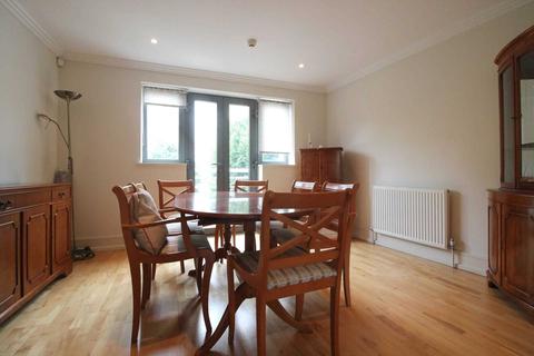 12 Tallow Road, Brentford, TW8 8EU