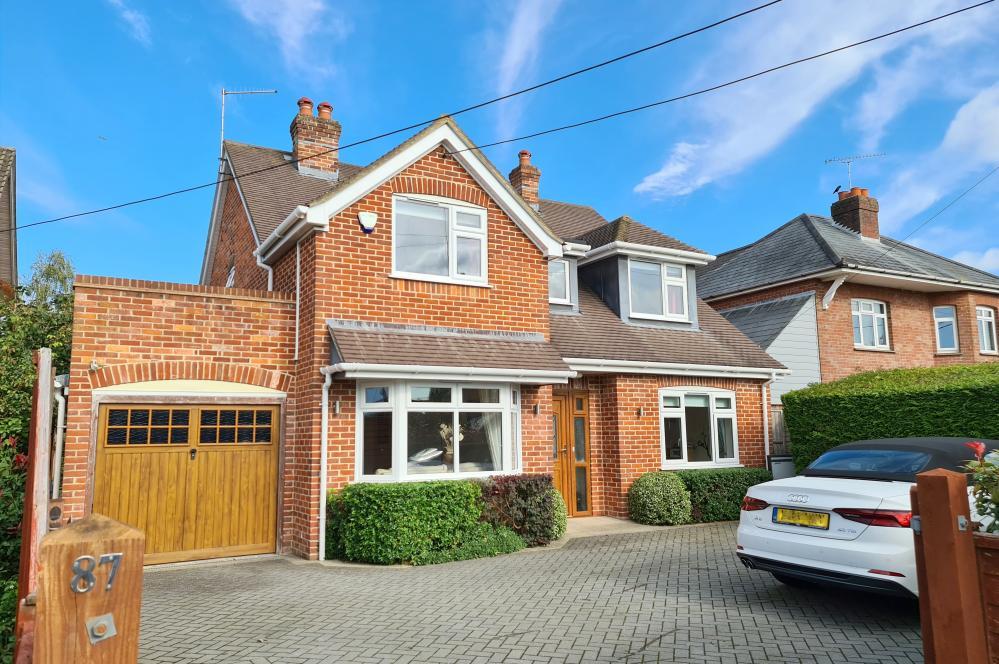 Northfield Road, Ringwood, BH24 1SR 5 bed detached house £675,000