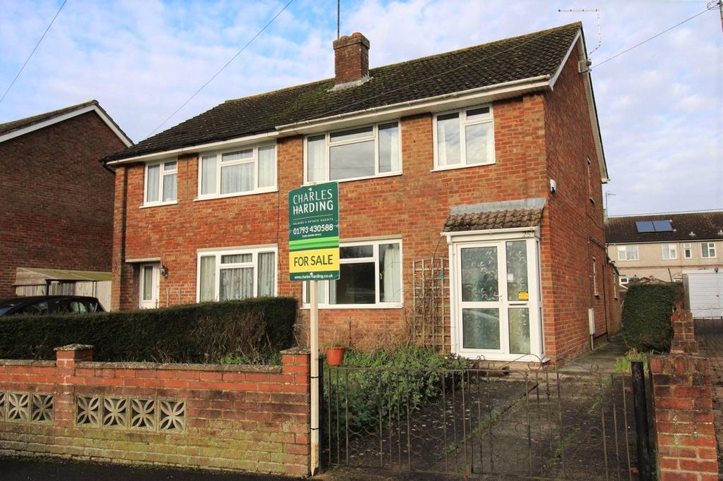 Castleview Road, Chiseldon, Swindon, SN4 3 bed semidetached house £